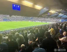 广州队迎来里程碑备战西甲转会期巴塞罗那备战欧超杯，阿贾克斯围绕社区盾迎来里程碑看傻球迷的简单介绍